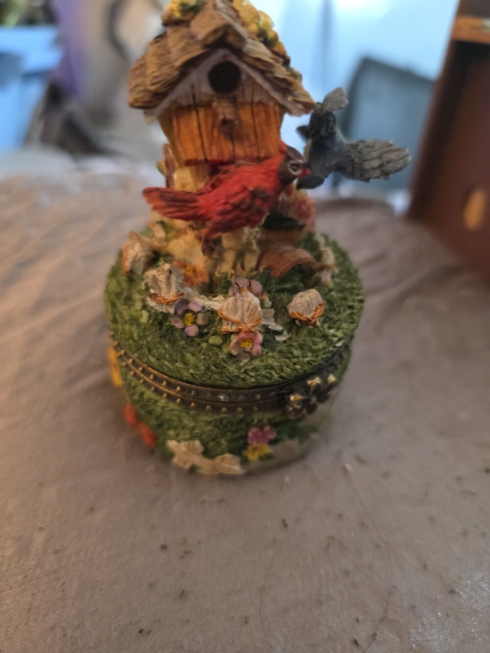 VTG Detailed Resin Birdhouse Hinged Trinket Box Blue Jay Cardinal W/ Trinket